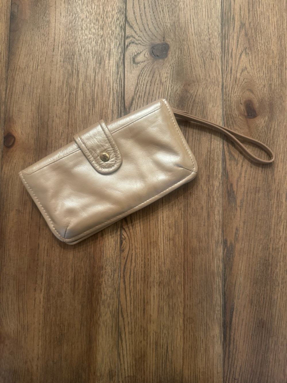 Hobo Galaxy Leather Wallet
Wristlet - Gold